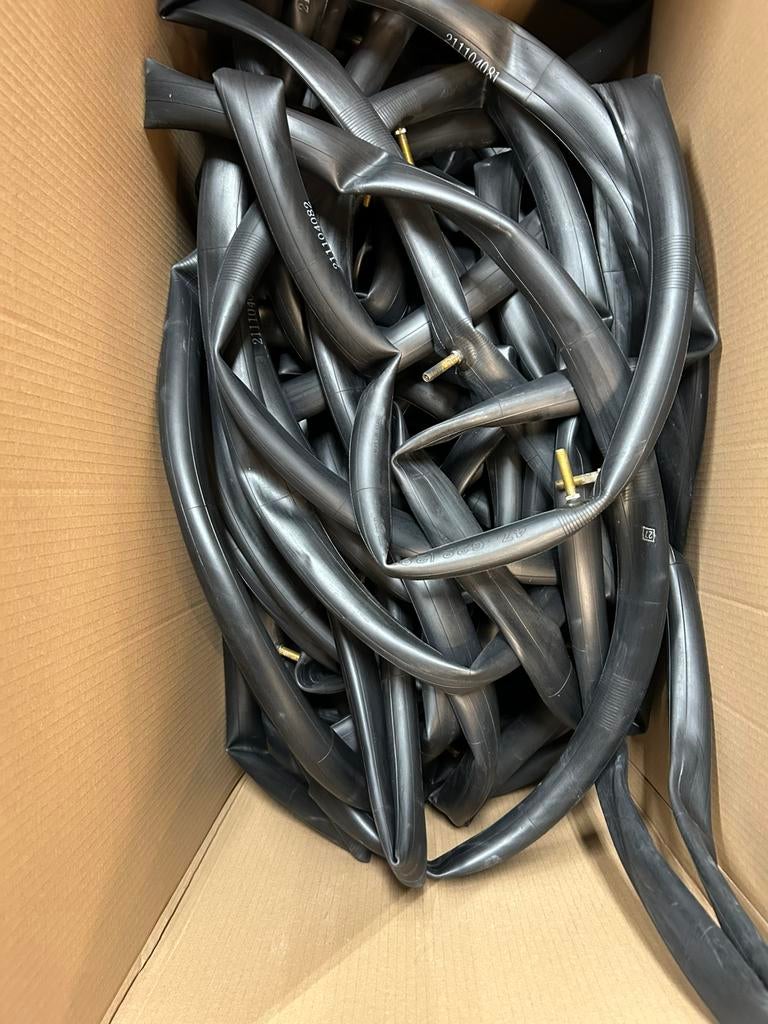 Doos nieuwe binnenbanden AV19 50x, Fietsen en Brommers, Ophalen of Verzenden