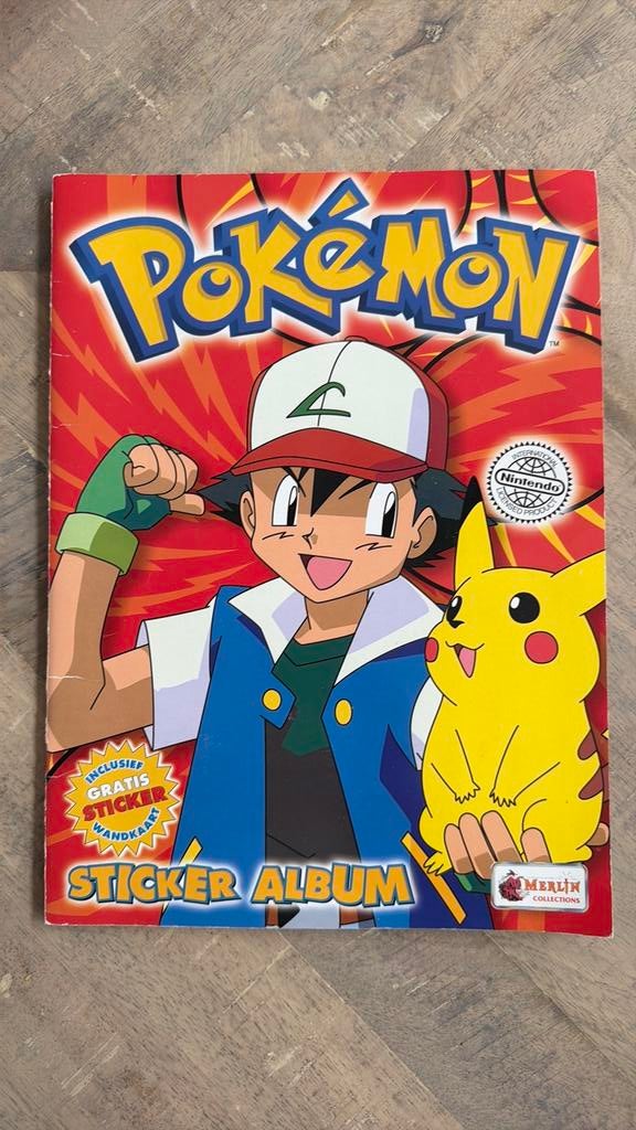Merlin pokemon compleet met poster prachtig album, Verzenden, Zo goed als nieuw, Meerdere stickers