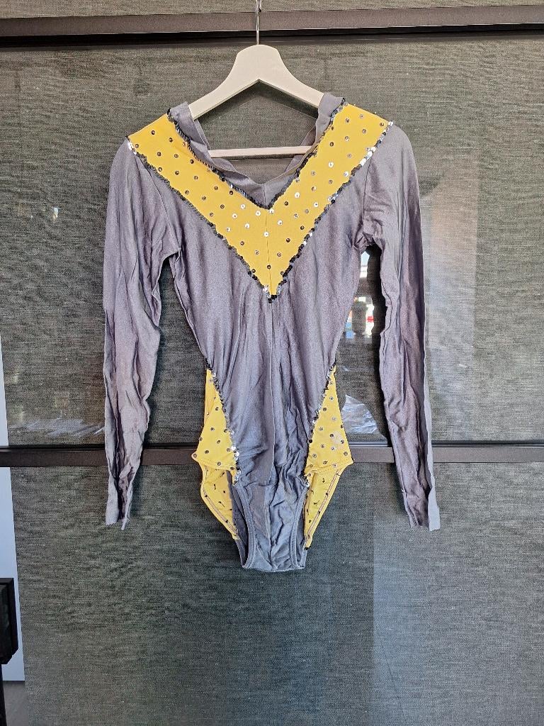 Mooi twirlpakje / turnpakje / ritmisch gymnastiek van Agiva!, Sport en Fitness, Turnen, Ophalen, Maat 36 t/m 42, Zo goed als nieuw