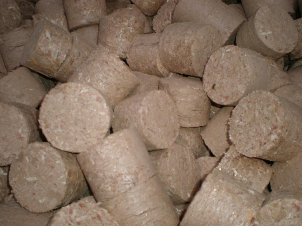 Geperste zaagselbriketten Per 1 kuub in big bags, Minder dan 3 m³, Ophalen, Overige houtsoorten, Blokken