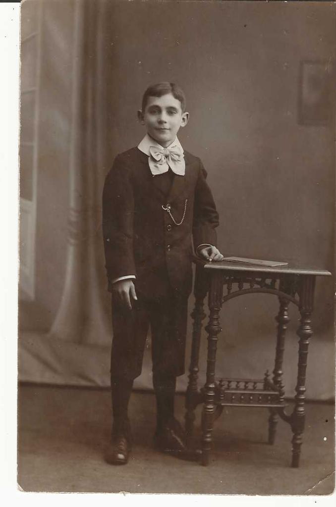 Antieke Foto van Jongeman in Communie Pak, Gebruikt, Foto, Ophalen of Verzenden, Voor 1940