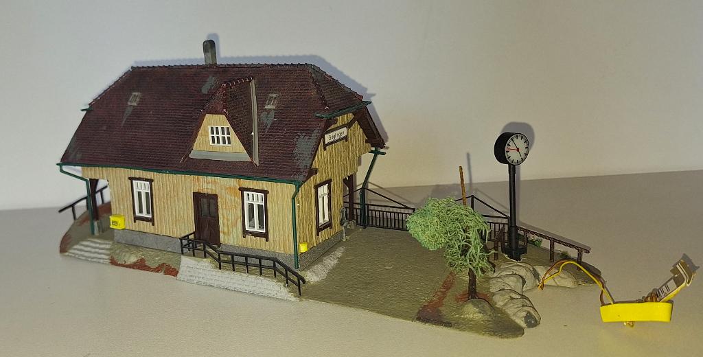 Kibri H0 9502 - Station met verlichte klok, Hobby en Vrije tijd, Modeltreinen | H0, Overige merken, Gebruikt, Gelijkstroom of Wisselstroom