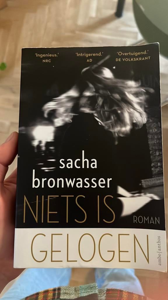 Niets is gelogen; sacha bronwasser, Boeken, Romans, Zo goed als nieuw, Nederland, Ophalen of Verzenden