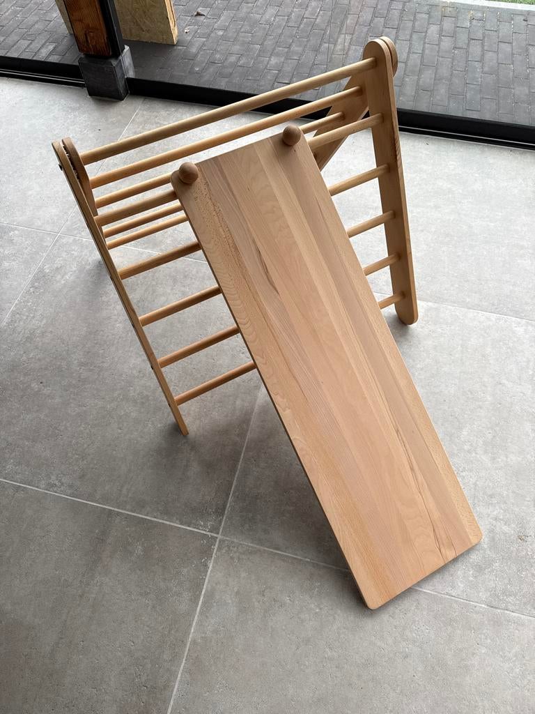 Houten Driehoek met Glijbaan, Kinderen en Baby's, Speelgoed | Houten speelgoed, Ophalen of Verzenden, Zo goed als nieuw, Rij- of Hobbelspeelgoed