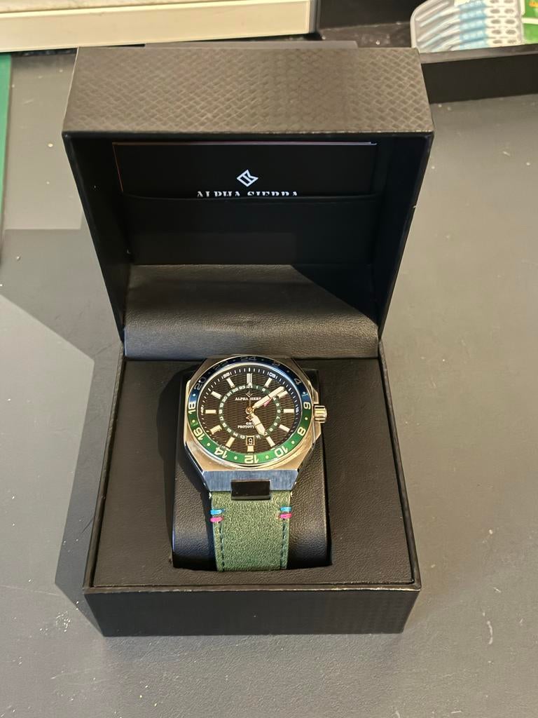 Alpha Sierra Polshorloge, Leer, Staal, Polshorloge, Zo goed als nieuw