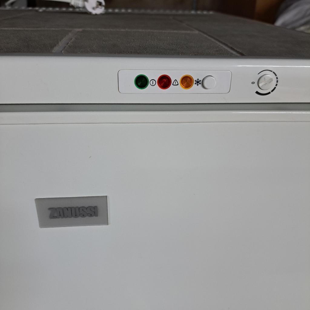 Zanussi diepvrieskast ZFT710W - als nieuw., Ophalen, Gebruikt, Met vriesvak