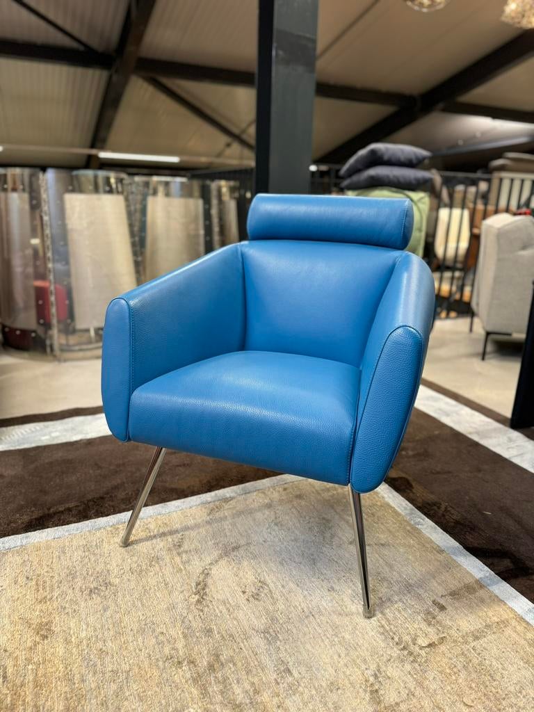 Nieuwstaat Leolux Marabis fauteuil blauw leer Design stoel, Leolux, Ophalen of Verzenden, Zo goed als nieuw, 50 tot 75 cm