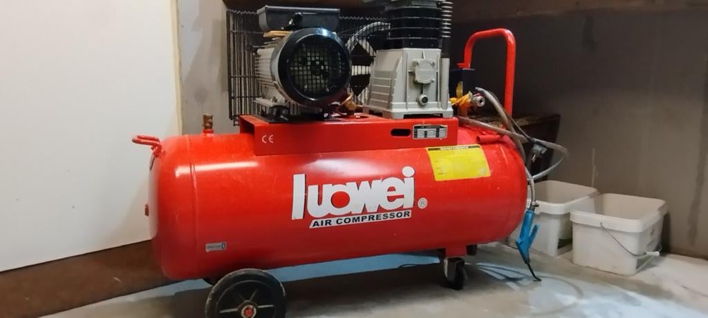 Compressor., Doe-het-zelf en Verbouw, Ophalen of Verzenden, Gebruikt, Minder dan 200 liter/min