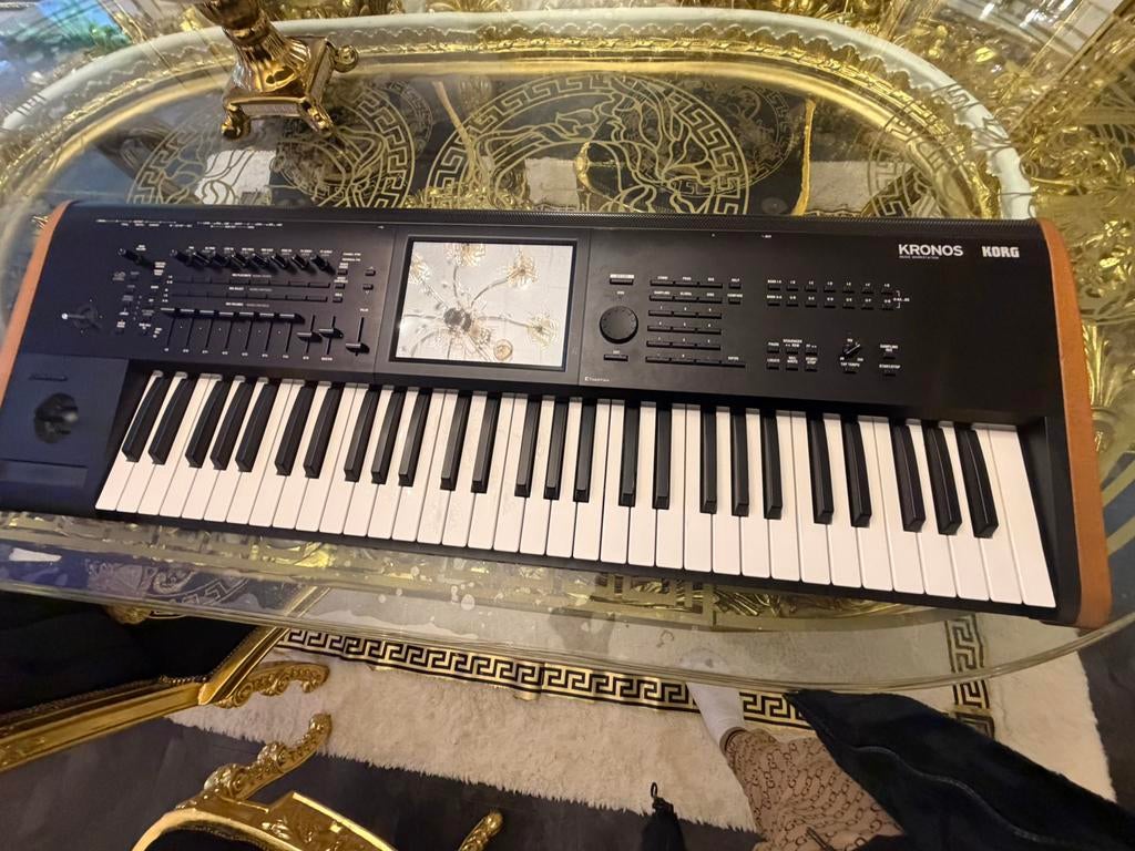 Korg Kronos V2 keyboard 61 toetsen, Ophalen of Verzenden, Zo goed als nieuw, 61 toetsen, Korg
