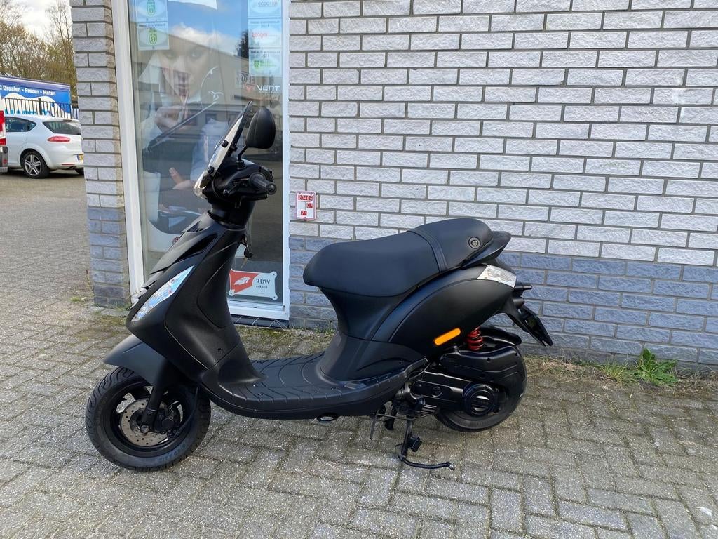 PRACHTIGE PIAGGIO ZIP SP 45 4T MAT BLACK BROM BJ2021 9000KM, PIAGGIO, Onbekend, Onbekend, Piaggio