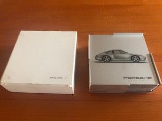 PORSCHE 911 50 jaar. Set met 7 onderzetters. Zeldzaam, Ophalen of Verzenden, Nieuw, Gebruiksvoorwerp