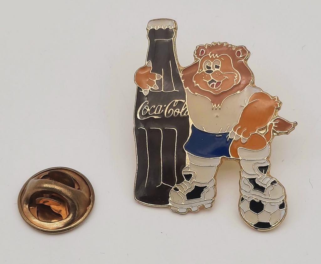 Coca Cola met Goliath pin EK Voetbal 1996, Verzamelen, Ophalen of Verzenden, Zo goed als nieuw, Sport, Speldje of Pin