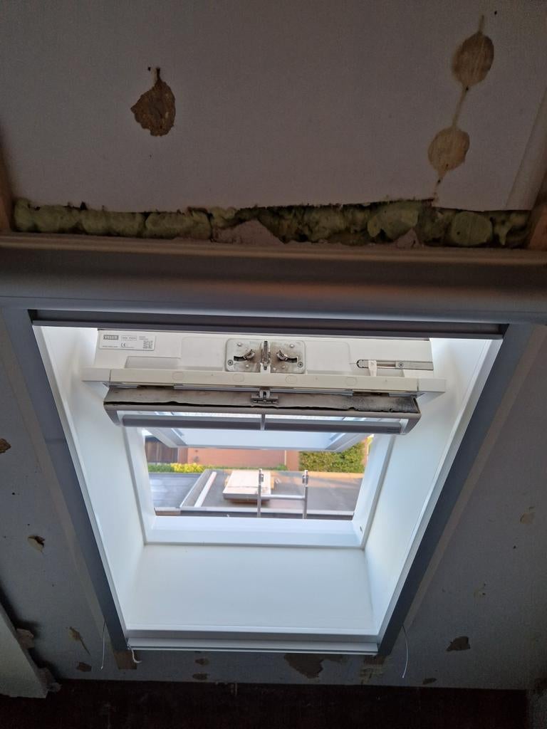 Velux GGU FK04 Kunststof Dakraam - (zonder gootstukken), Doe-het-zelf en Verbouw, Glas en Ramen, Ophalen, Gebruikt, Minder dan 80 cm