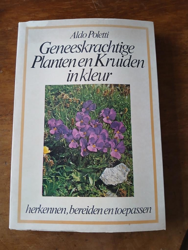 WD015. Boek Geneeskrachtige Planten en Kruiden in kleur, Boeken, Ophalen of Verzenden