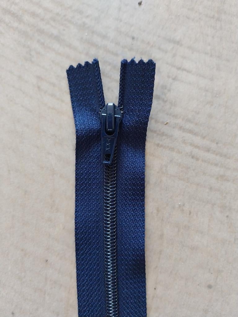 YKK donkerblauwe rits niet deelbaar 18 cm, Hobby en Vrije tijd, Naaien en Fournituren, Ophalen of Verzenden, Nieuw, Rits of Sluiting