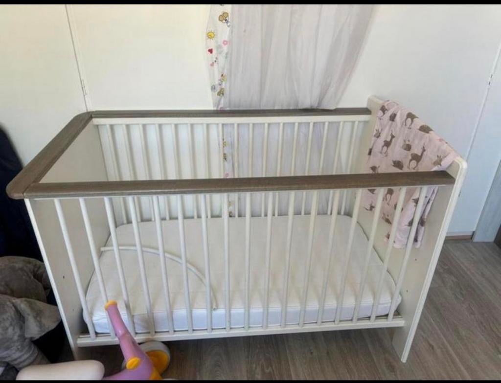 Babykamer: commode en bedje, Ophalen, Gebruikt, 50 tot 70 cm, 105 cm of meer