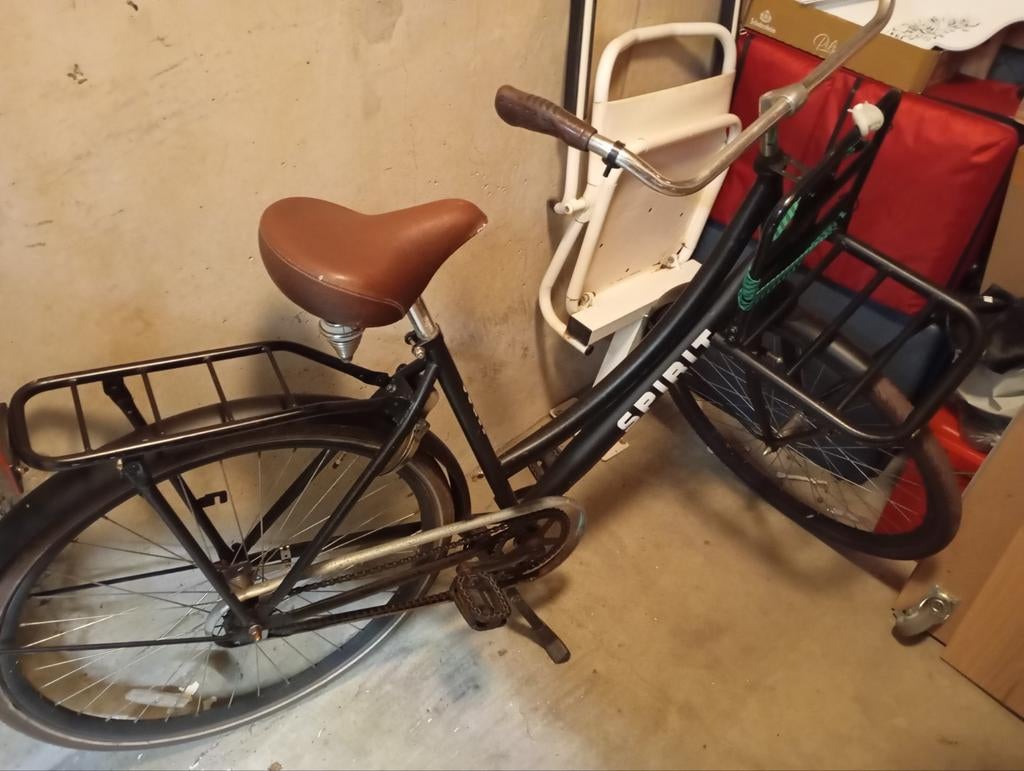 Transportfiets zwart staat mij in de weg wie het eerst komt, Ophalen of Verzenden