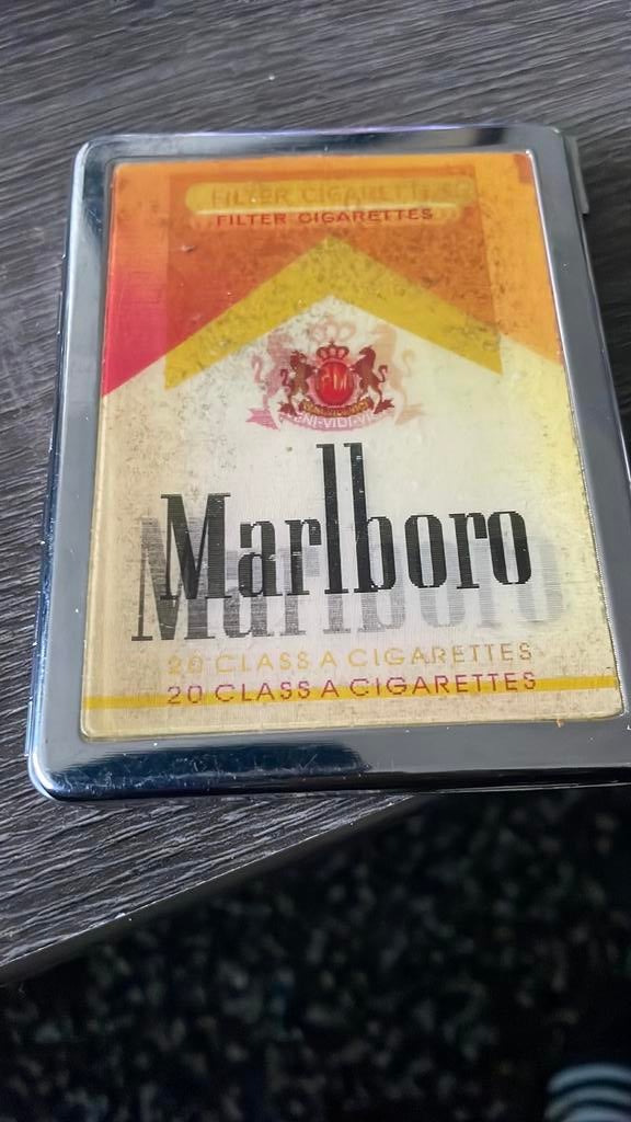 Marlboro ciggarettenhouder, Ophalen of Verzenden, Zo goed als nieuw, Speelkaart(en)