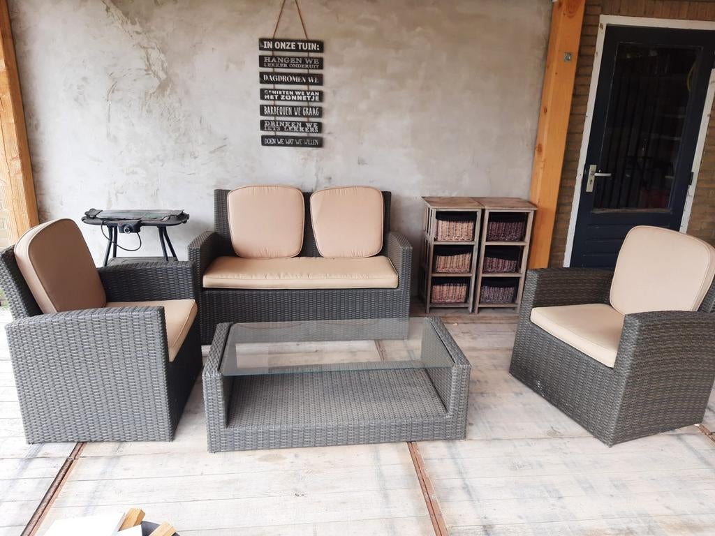 Wicker loungeset met glazen salontafel, Tuin en Terras, Tuinsets en Loungesets, Ophalen, Zo goed als nieuw, 4 zitplaatsen, Loungeset