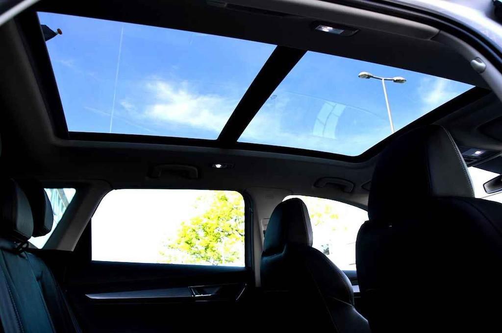 Skoda KAROQ 1.5 TSI ACT Style AUT LED/CAM/S18/LEER/NAVI/PANO, 12 maanden, 4 cilinders, Wit, 690 kg