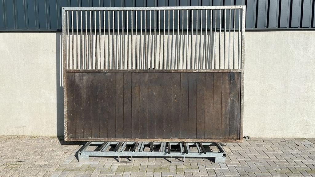 Tussenwand | 2900, 2950, 3000 mm x 2200 mm. | Nette staat, Weidegang, 4 paarden of pony's of meer
