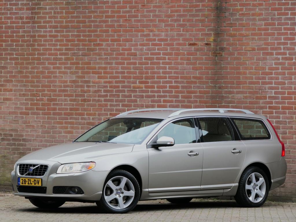 Volvo V70 3.2 AUT Summum Navi / Stoelkoeling / Xenon / High, Automaat, 238 pk, Beige, 93 €/maand