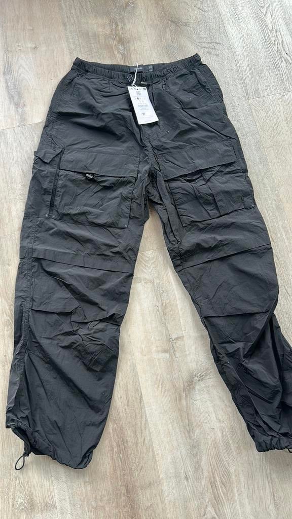 Berschka broek cargo S nieuw parachute festival, Kleding | Dames, Ophalen of Verzenden, Zo goed als nieuw, Zwart, Lang