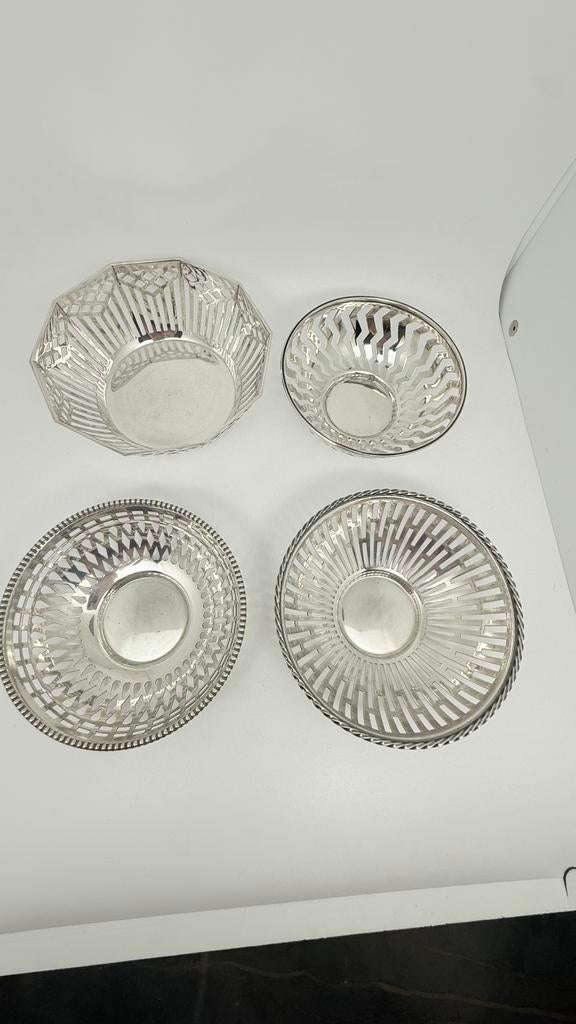 4 verzilverende bonbonschaaltjes. Merk Keltum., Antiek en Kunst, Verzenden, Zilver