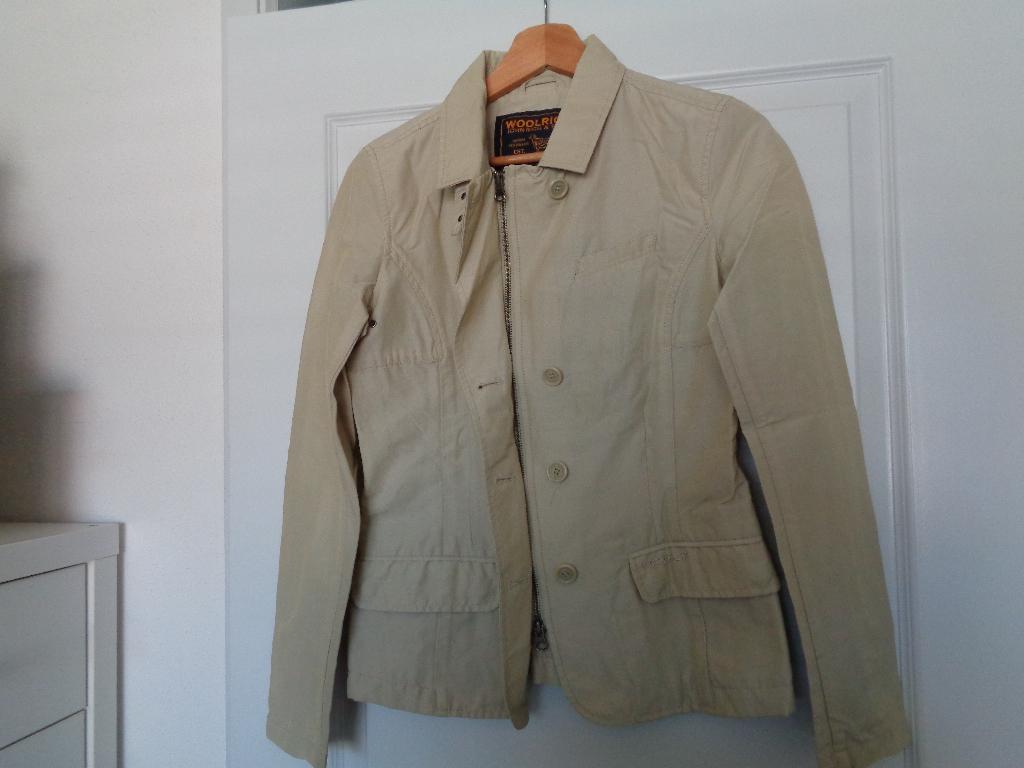 Woolrich trenchcoat S, Beige, Ophalen of Verzenden, Zo goed als nieuw, Woolrich