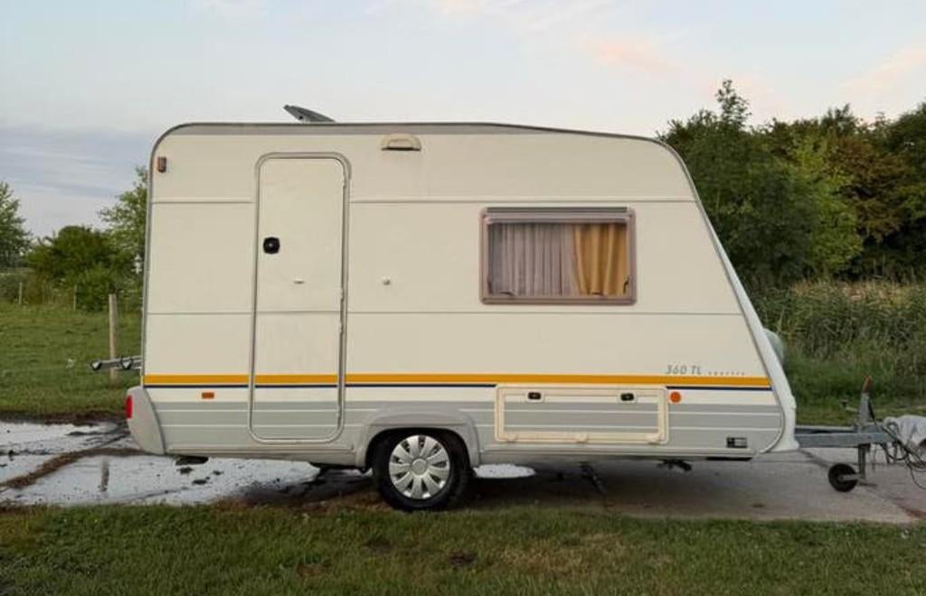 Nette Burstner Caravan met eindkeuken rondzit toilet, Dwarsbed, Tot en met 3, Particulier, Bürstner