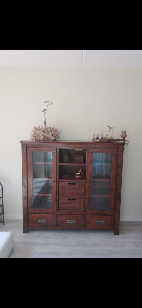 Koloniale buffetkast met glazen deuren en 5 lades, Ophalen