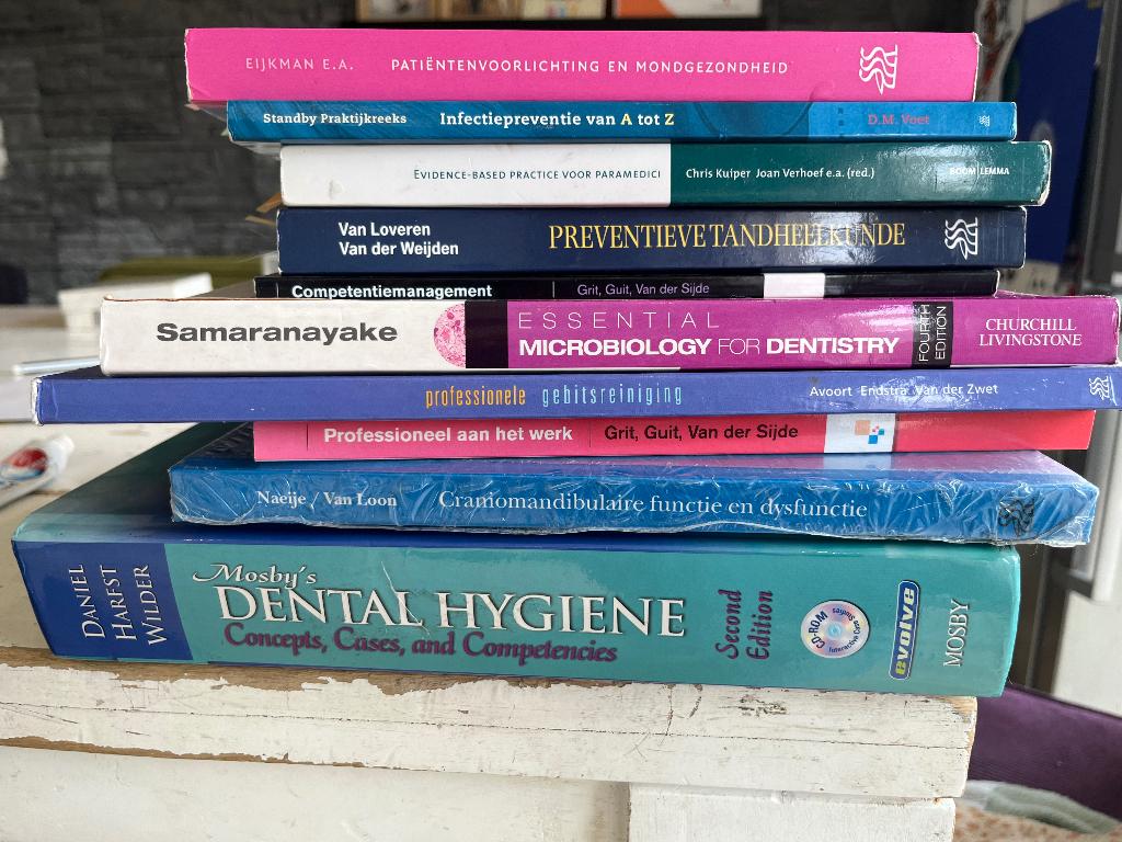 Mondzorgkunde studieboeken, Ophalen, Beta, Zo goed als nieuw, HBO