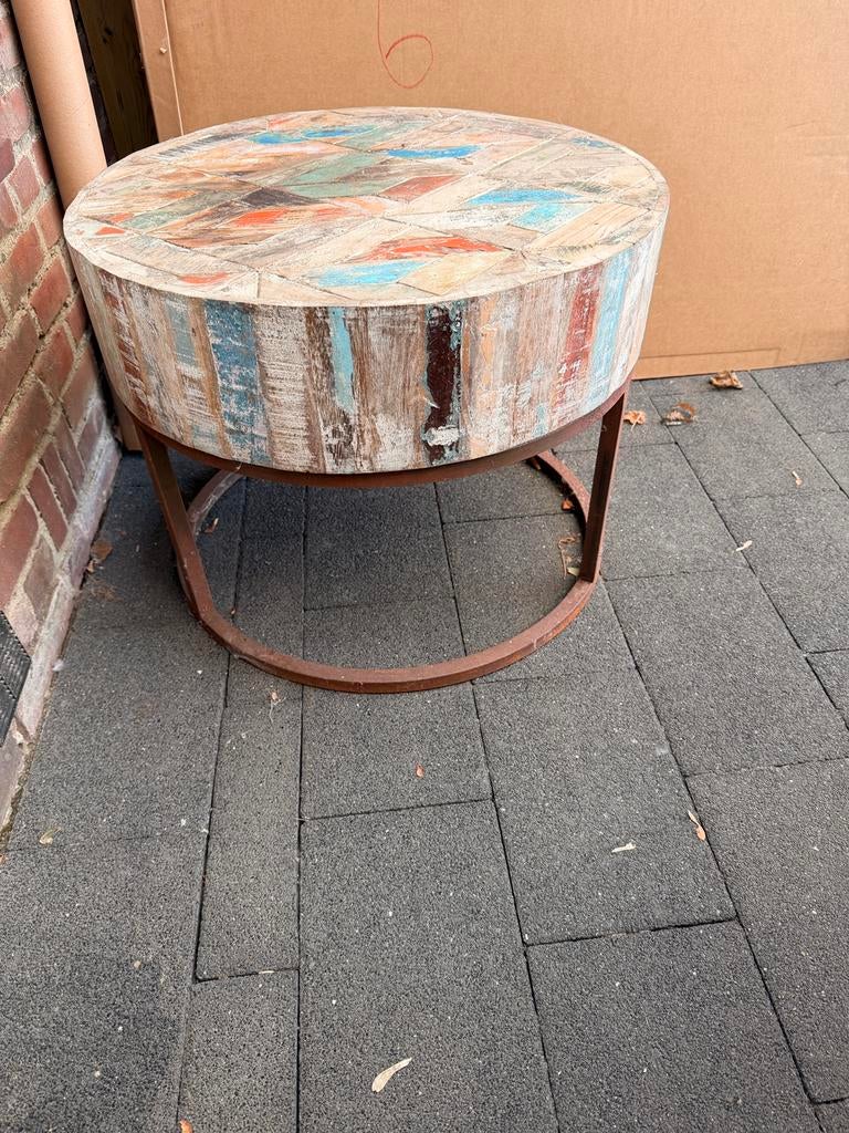 Tafeltje gekleurd hout. Onderstel ijzer, Gebruikt, Rond, 55 tot 75 cm, Hout