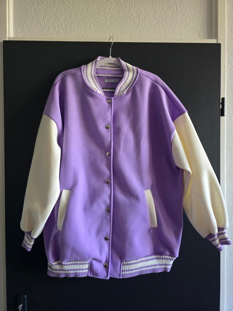 Nieuw baseball jas lila 42 44 46, Kleding | Dames, Jassen | Zomer, Ophalen of Verzenden, Nieuw, Maat 42/44 (L), Paars