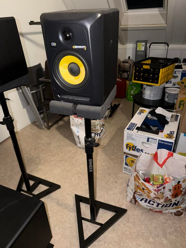 KRK volleidge set inclusief statieven (2x RP6 G3 1x S10), Zo goed als nieuw, 120 watt of meer, Front, Rear of Stereo speakers