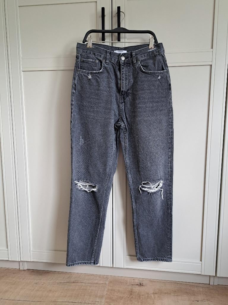 Zwarte destroyed mom jeans van Distrikt Nørrebro, maat 28., Distrikt Nørrebro, Zwart, Ophalen of Verzenden, Zo goed als nieuw