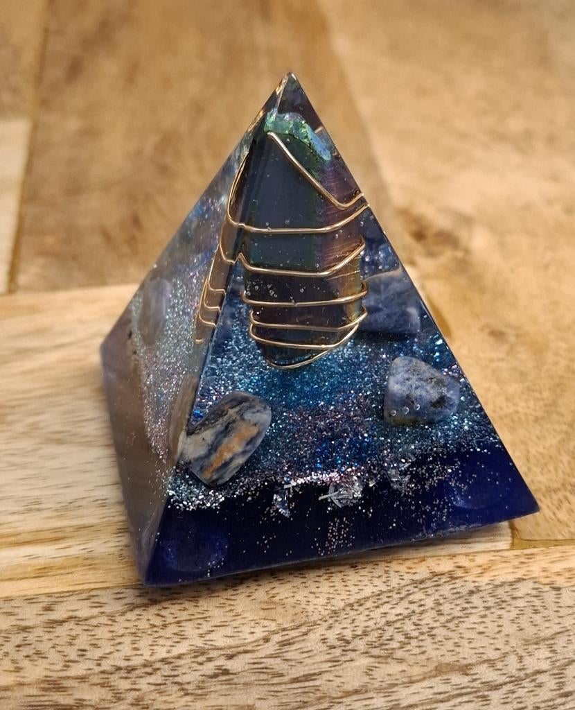 Orgonite piramide met punt titanium aura kwarts, Ophalen of Verzenden, Nieuw