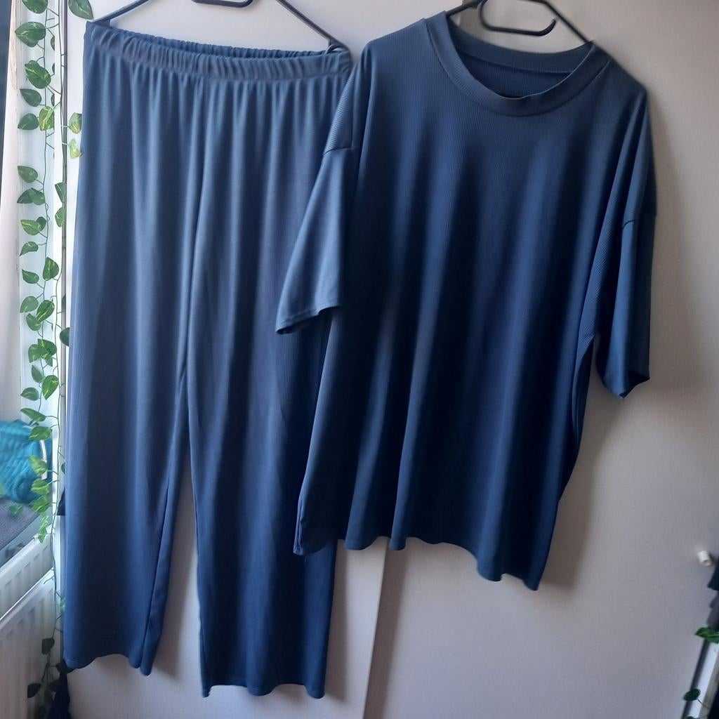 Mooie twinset 1maat., Ophalen, Zo goed als nieuw, Zwart