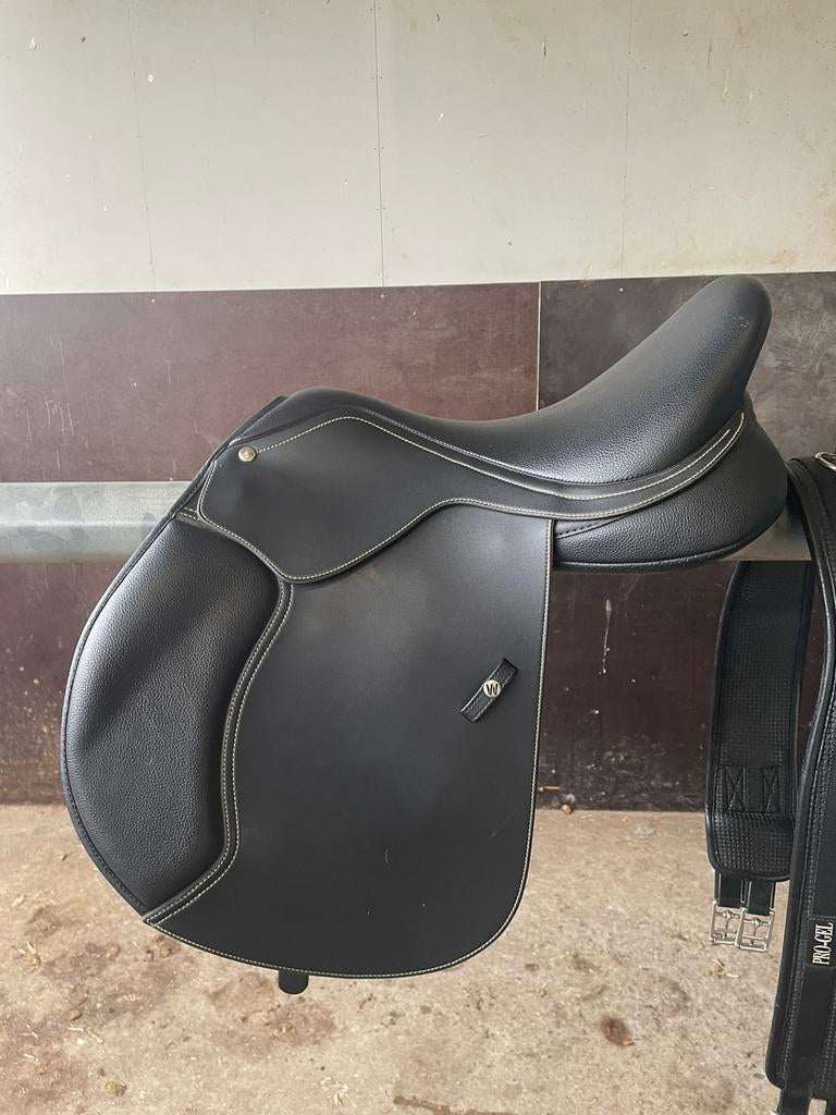 Wintec springzadel 16,5 inch en dressuurzadel 16,5 inch, Dieren en Toebehoren, Ophalen of Verzenden, Zo goed als nieuw, Dressuur