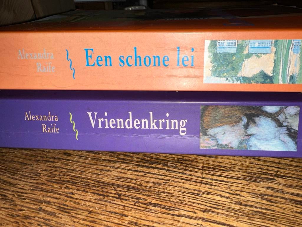 Alexandra Raife: 2 titels, Ophalen of Verzenden, Zo goed als nieuw