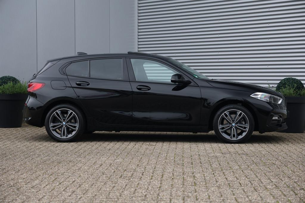 BMW 1-serie 118i Executive Sportline NAP|Pano|Trekh|Cam|Lede, 136 pk, Gebruikt, Zwart, 3 cilinders