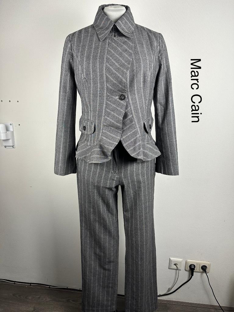 Marc Cain Broekpak  (mt: 42) 33,3/9822, Kleding | Dames, Jasjes, Kostuums en Pakken, Zo goed als nieuw, Maat 42/44 (L), Grijs
