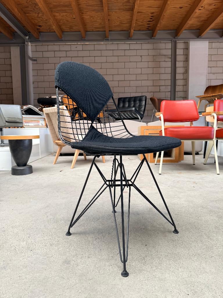 Vitra Eames Wire chair DKR-2 met "bikinikussen" (2x), Ophalen, Gebruikt, Zwart, X