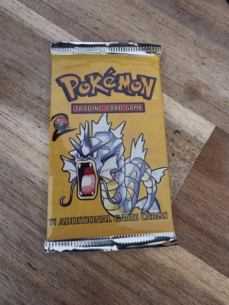 Base set 2 booster pack, Ophalen, Zo goed als nieuw, Booster