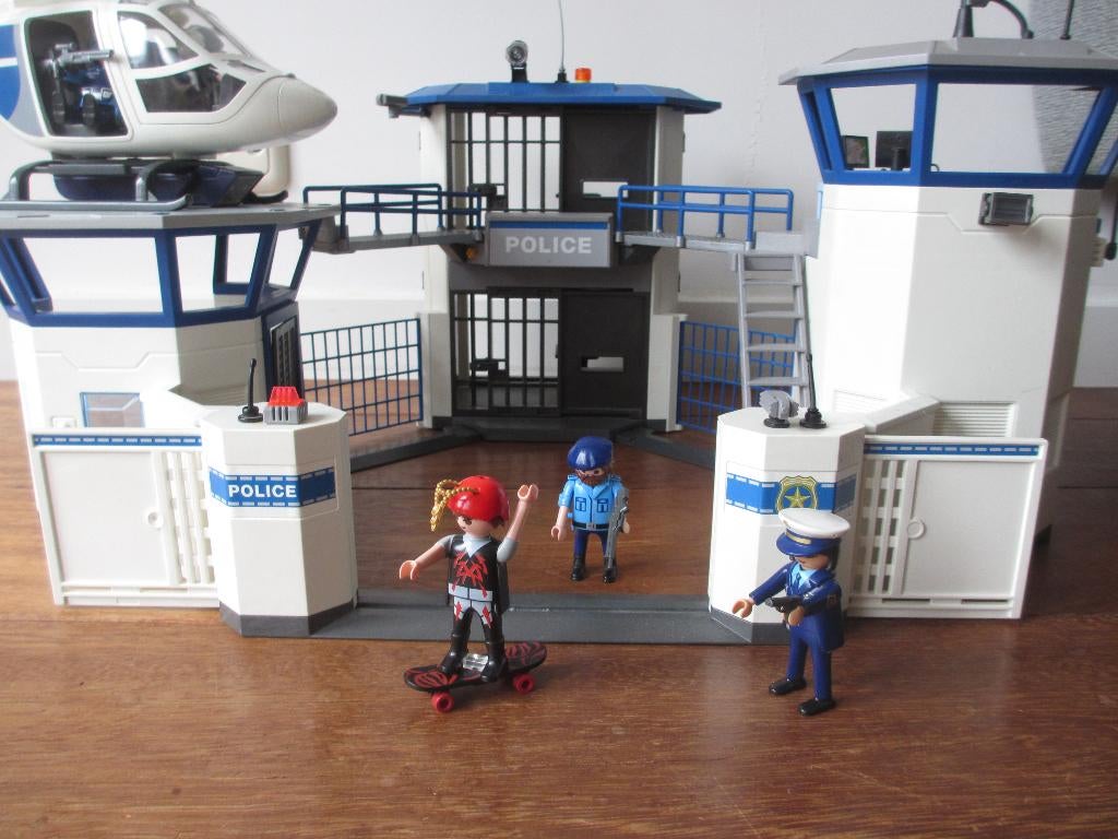 Playmobil City Action Politiebureau en politie helikopter, Ophalen of Verzenden, Gebruikt, Los playmobil