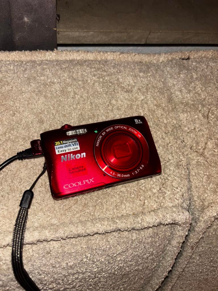 Nikon Coolpix S3700 Rood - Compacte Digitale Camera, Audio, Tv en Foto, Fotocamera's Digitaal, Gebruikt, Compact, Ophalen of Verzenden