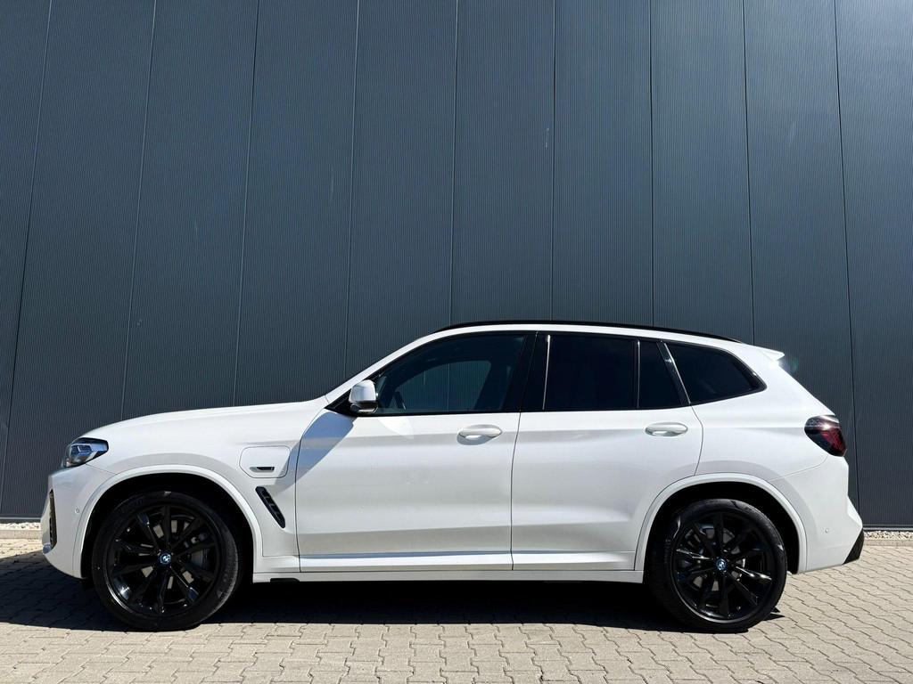 BMW X3 xDrive30e M-Sport / pano / Laser / HUD / tr.hk, Auto's, 1998 cc, Gebruikt, 4 cilinders, Leder en Stof