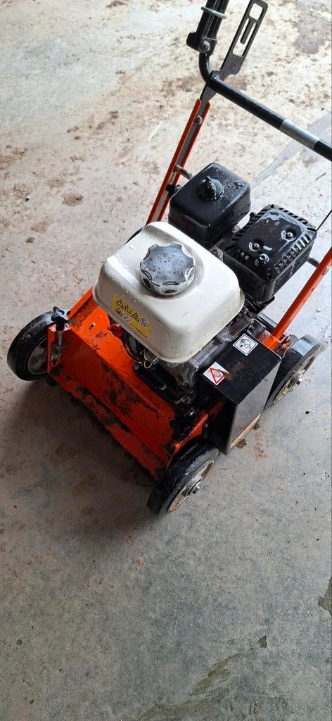 Verticuteermachine Eliet | te huur | gazon, Ophalen, Benzine, Eliet