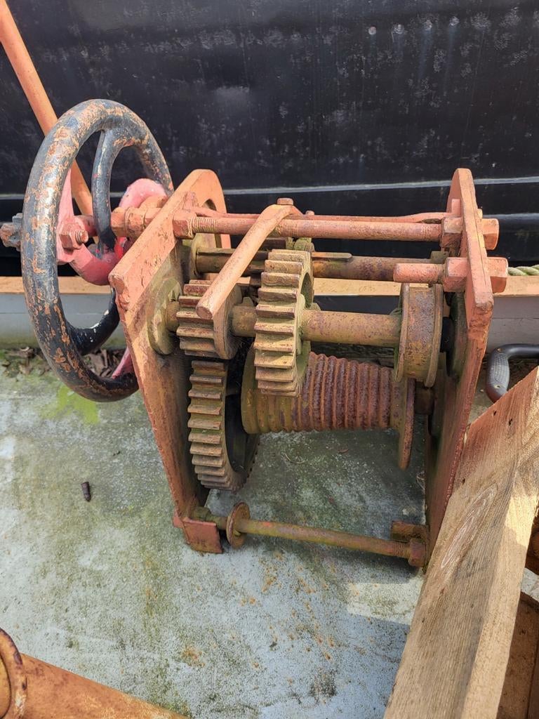 Historische zwaardlier voor platbodem, Ophalen, Gebruikt