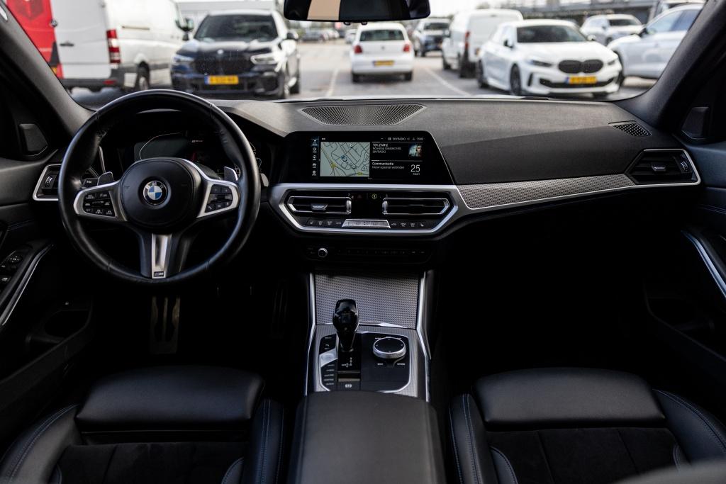 BMW 3 Serie Sedan 3er - 330e M Sport | Shadow | Pano | HuD |, Gebruikt, 4 cilinders, Blauw, Bedrijf